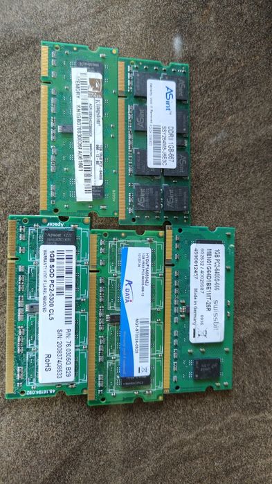 Plăcuțe RAM laptop DDR2 de 1 gb