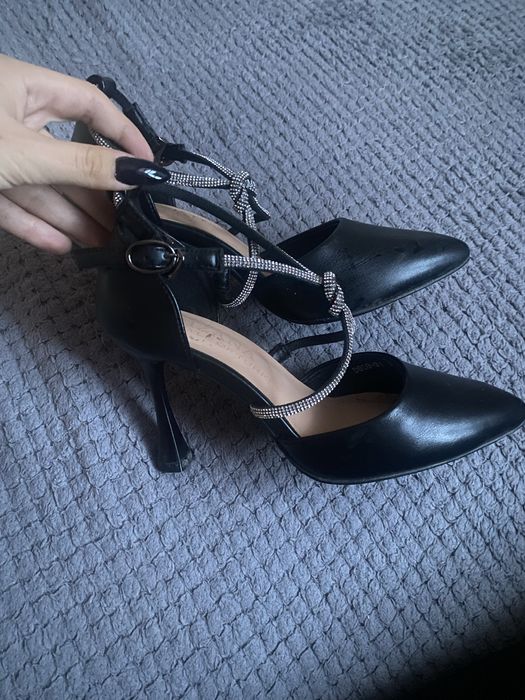 Продам элегантные вечерние туфли срочно!!!