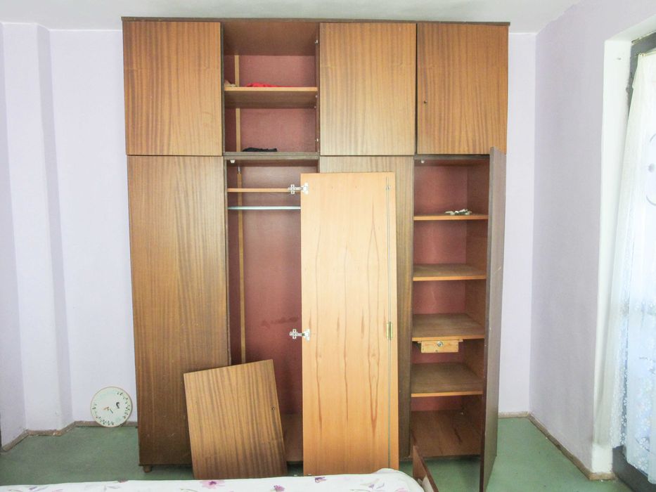 Продавам спалня с две ракли и четирикрилен гардероб