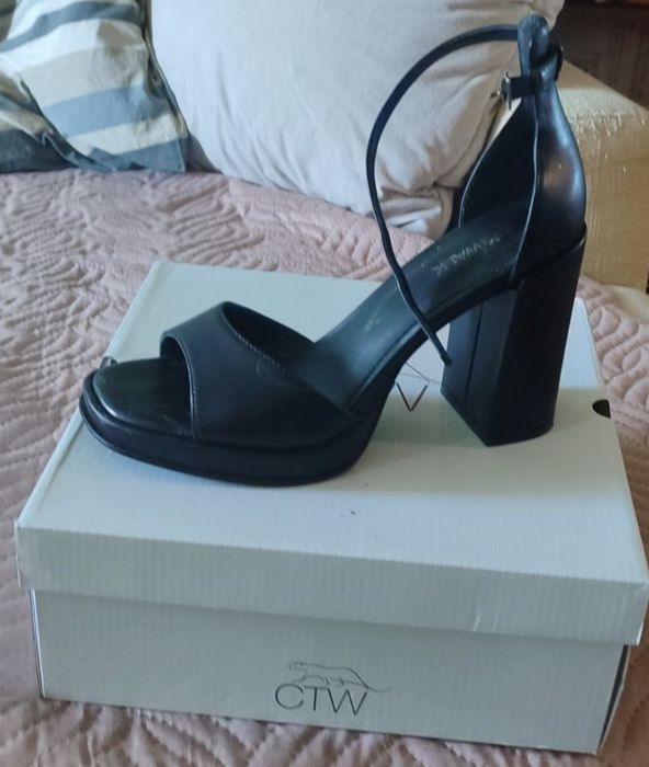 Дамски сандали на ток