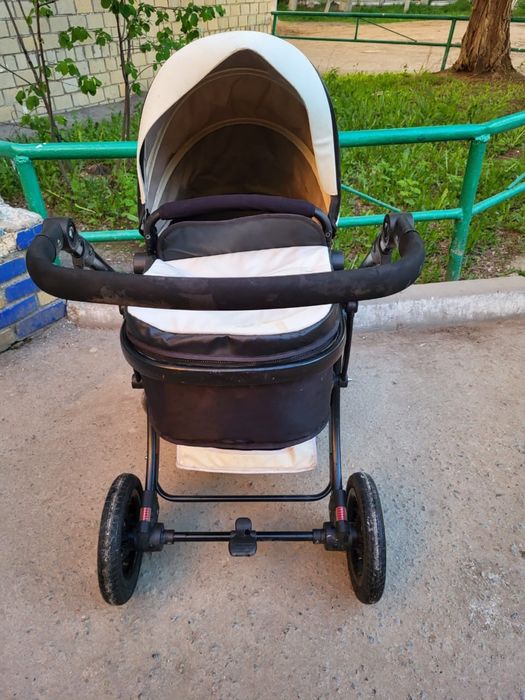 Коляска 30000 тг