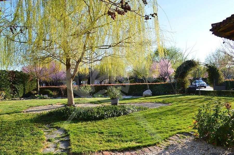 Къща, готова до ключ с 700кв.м. двор