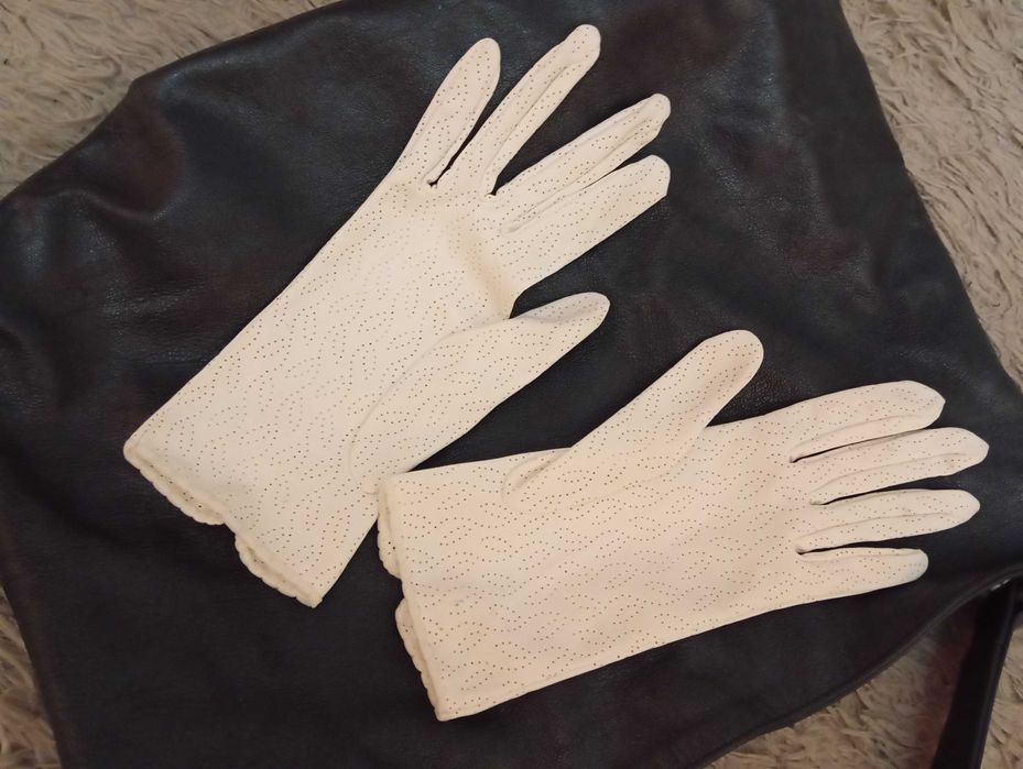 Перчатки белые женские