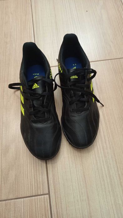 Детски футболни обувки