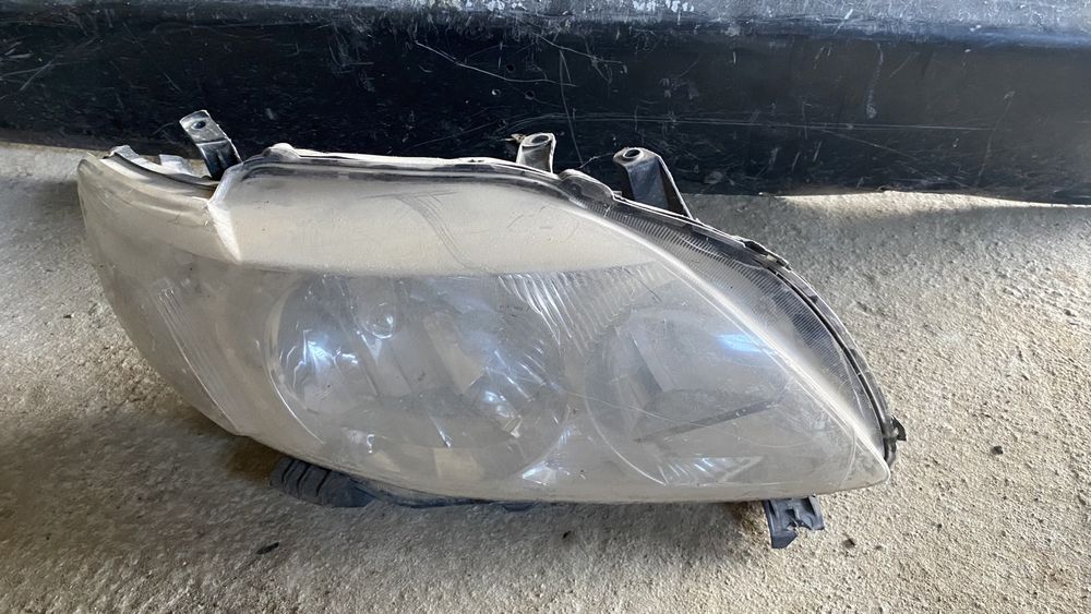 Фара на тойота королла