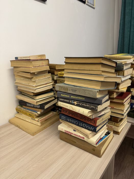 Старые книги много
