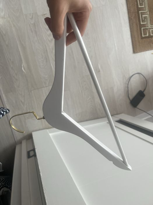 Продам вешалки для одежды