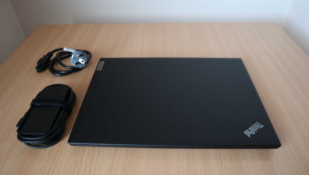 Lenovo ThinkPad T14s 4 Gen / i5 1335U / SSD 256GB / 16GB