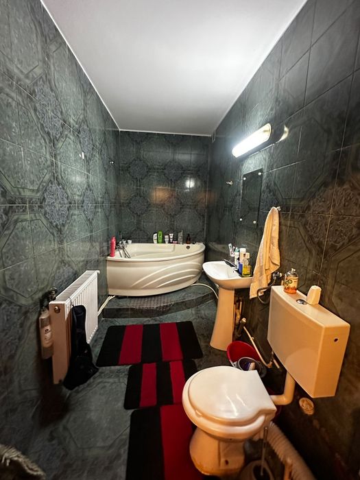 Închiriez apartament