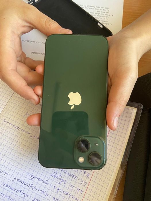 Продам Iphone 13