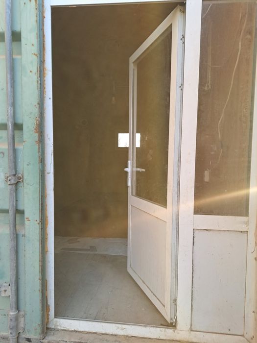 Вагон контейнер яшашга мослаштирилган.