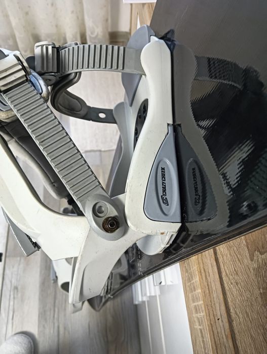 Vând placă de snowboard Ride