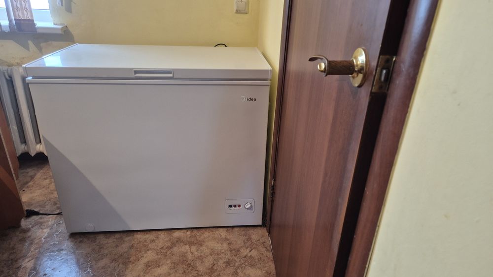 Продам мебель б/у , морозильник MIdea