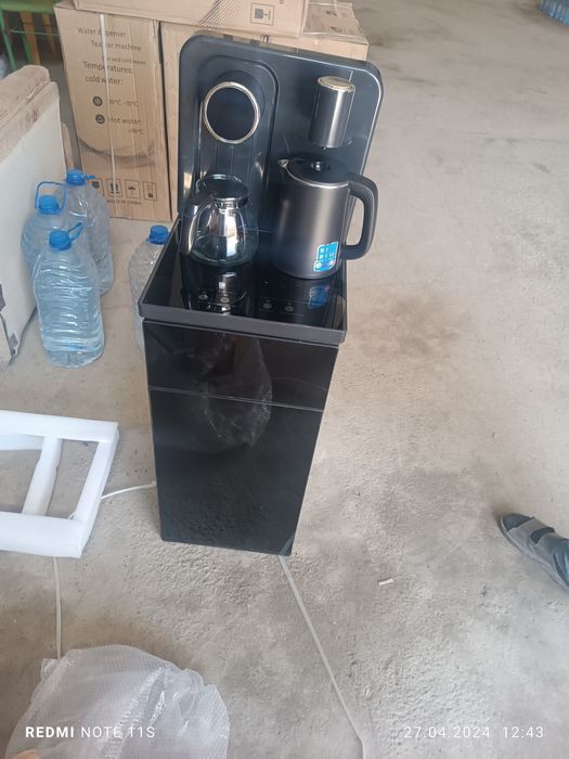 Кулер для воды с нижним погружением бутыля