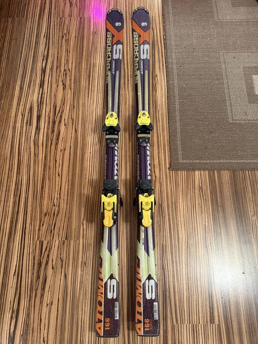 Vând 2 perechi de schiuri Atomic Supercross SX 9 și Fischer și clăpari