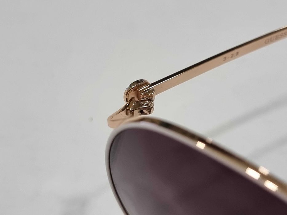 Дамски слънчеви очила Guess