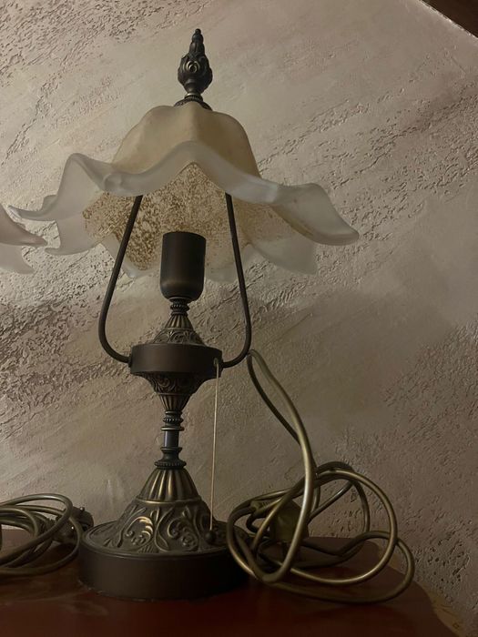 Lampă de masă vintage din bronz și sticlă mată