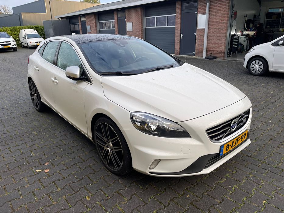 VOLVO V40  R Design