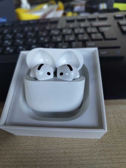 Наушники AirPods 4
