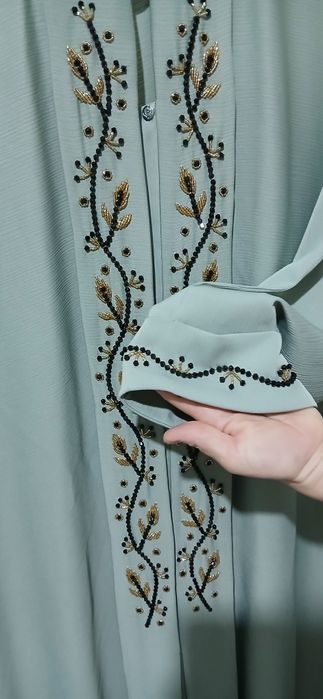 Ayollar arab abayasi