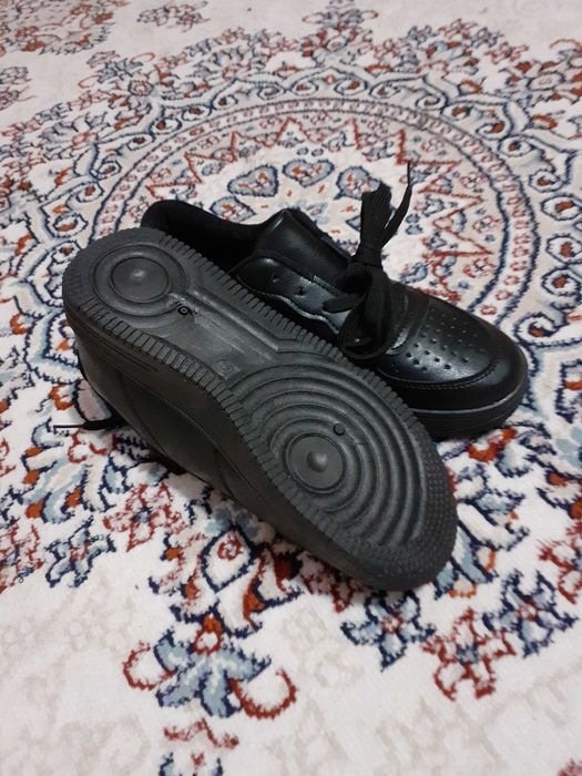 Женские кроссовки