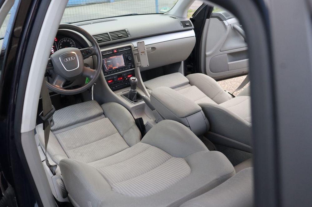Audi A4!Trapa!Navigație!Încălzire în scaune!Rate!Garanție!