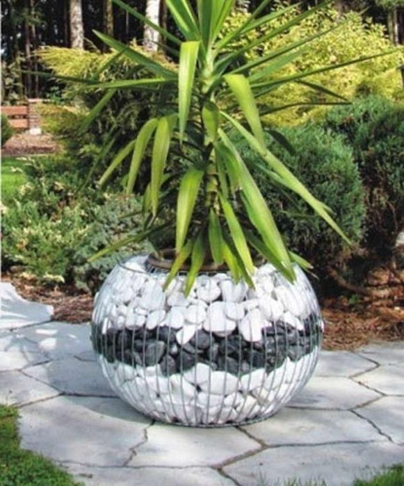 Кашпо из габион и галка камен