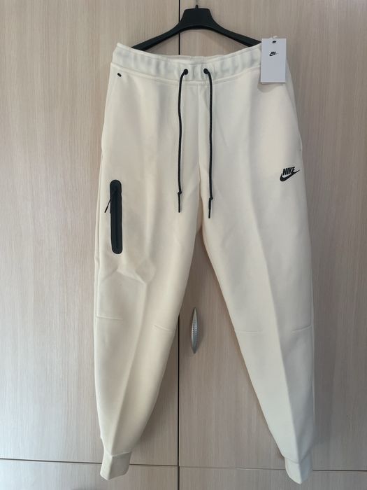 Дамско долнище Nike Tech