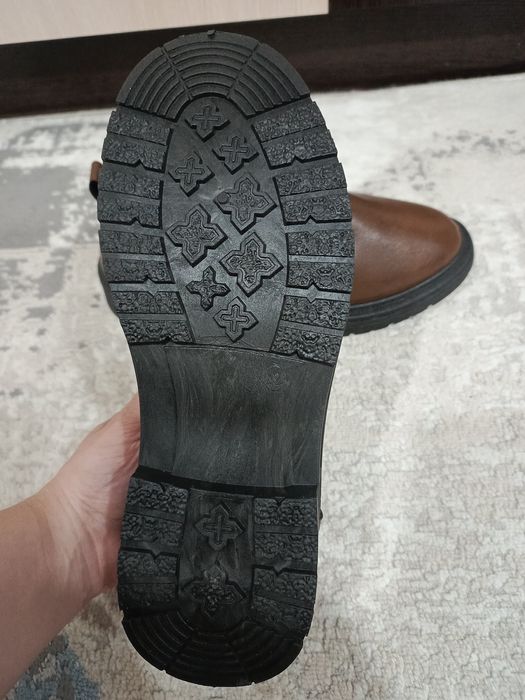 Продам мужские ботинки