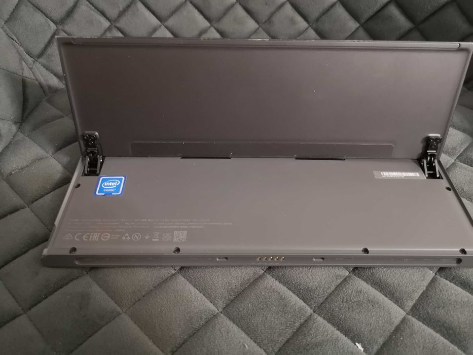 Laptop 2 in 1 Lenovo IdeaPad Duet 3 10IGL5 4G LTE Intel Celeron N4020 10.3" Touch IPS 4GB 128GB SSD Intel UHD Graphics 600 Windows 10 sticla sparta