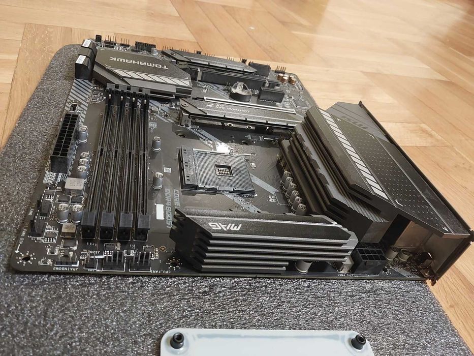 AMD Ryzen 9 5900X + MSI B550 Tomahawk