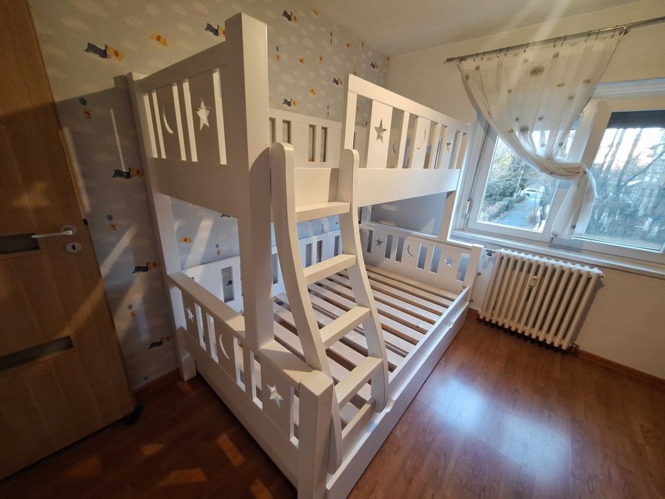 TRANSPORT GRATUIT.Pat etajat cu 3 locuri.Cod 3003