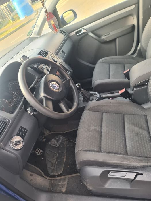 VOLKSWAGEN Touran 0 — imagine 5