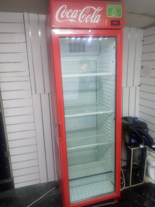 Холодилник в робочим состояние