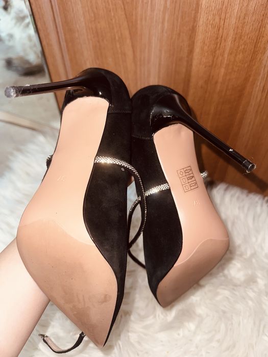 Каблуки черныес старзами