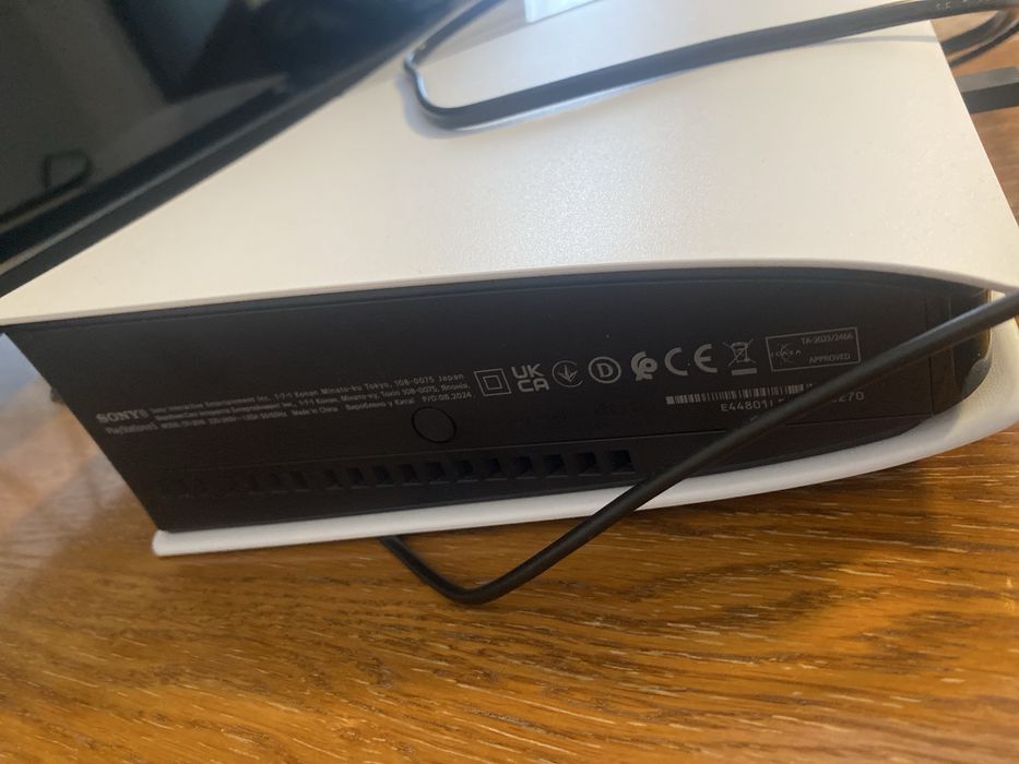 Vand playstation 5 plus doua manete, pret fix