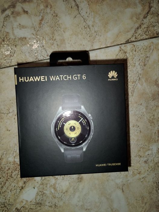 Смарт часовникът Huawei Watch GT 6 (версия 46 мм в черен цвят).
