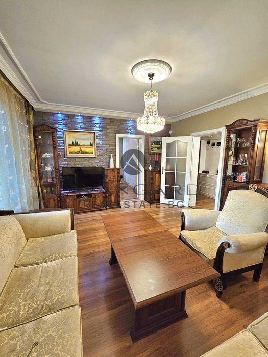 Продава се Тристаен апартамент в Пловдив, Кършияка - 80 кв.м за 2113 €/кв.м - Снимка #1