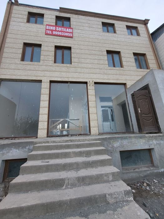 Нотурар бино сотилади