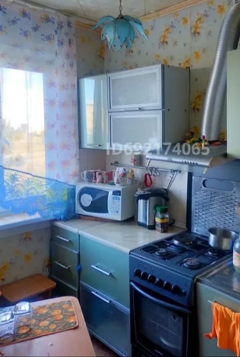 2ух.ком. 9-13 3 эт. Продам