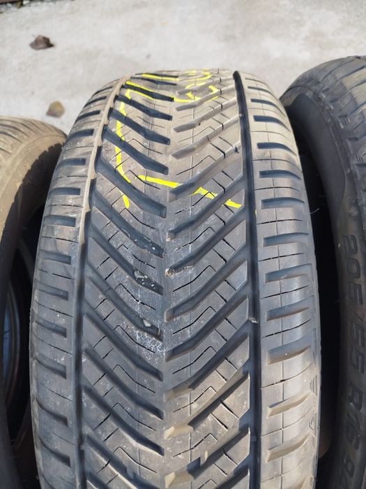 Vând anvelope 205/55/16  Taurus