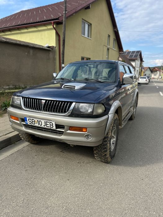 Vând Mitsubishi Pajero 2.5