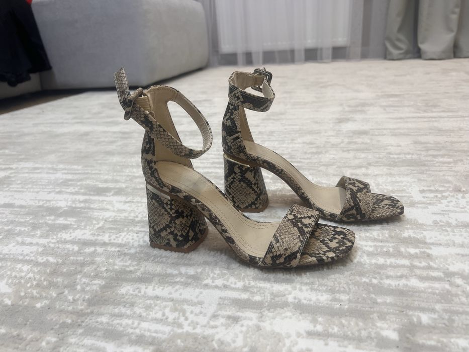 Продается обувь ботфорты