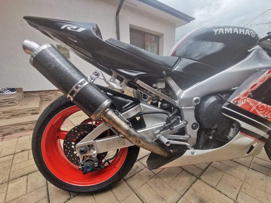 Motocicleta Yamaha R1 Circuit/ Track