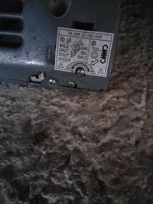 Vând două mașini de spălat vase Miele defecte dau eroare F14 .