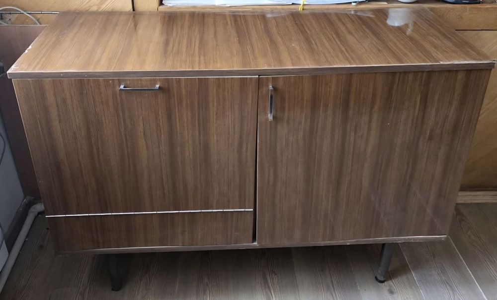 Деревянная тумба-шкаф советсткого времени.