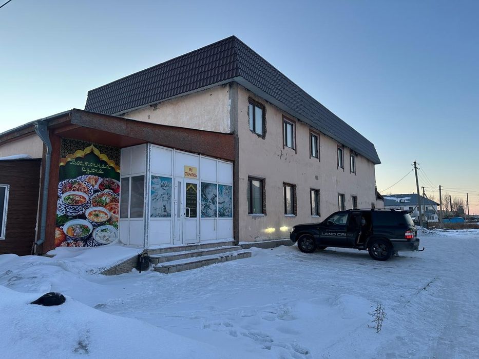 Здание кафе - магазин