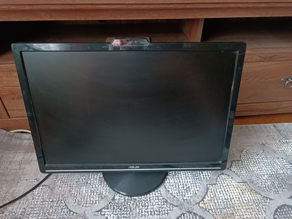 Монитор Asus 21 инча 1650 x 1080 резолюция VGI/RGB портове