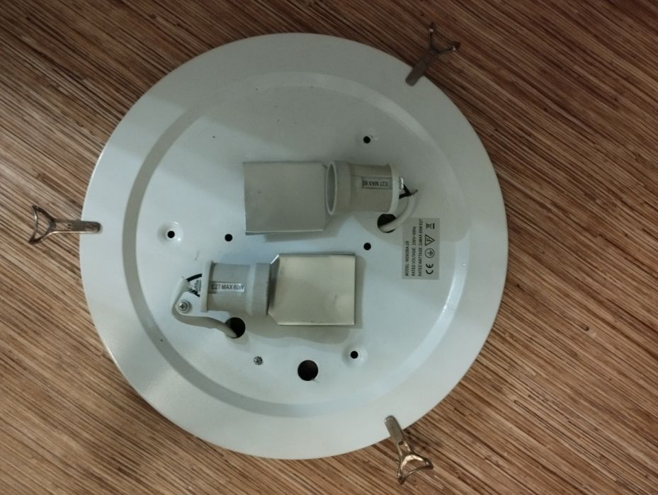 Продам светильник потолочный