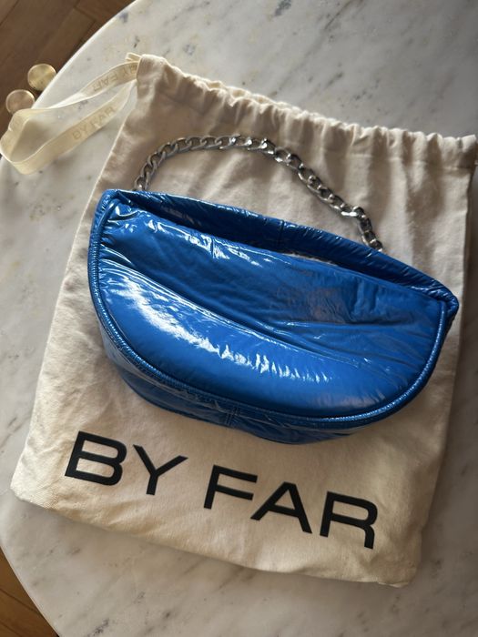 Нова дамска чанта BY FAR Baby Cush